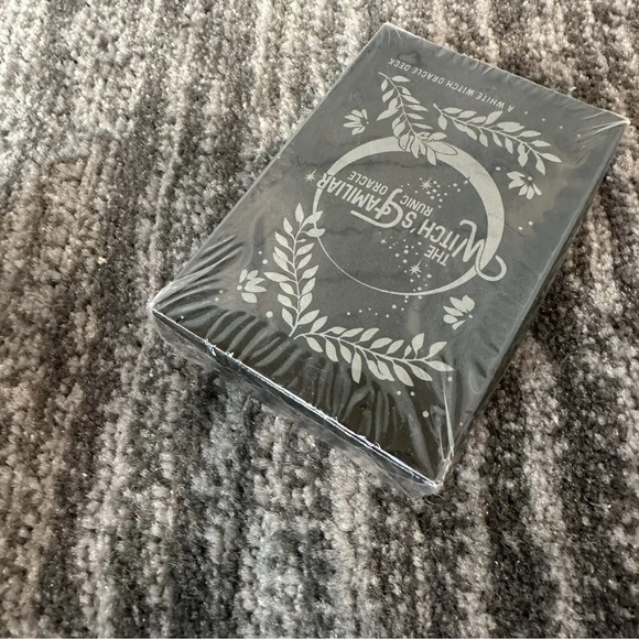 The Witchs Familiar Runic Oracle Card Deck Tarot A White Witch Oracle Deck New - Picture 5 of 9